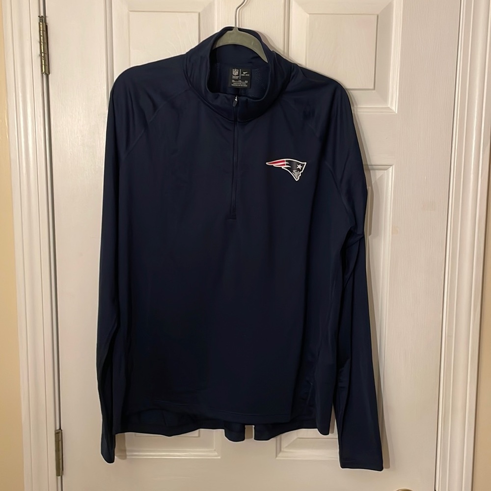 Women’s XXL NIKE dri-fit Patriots 1/4 zip.